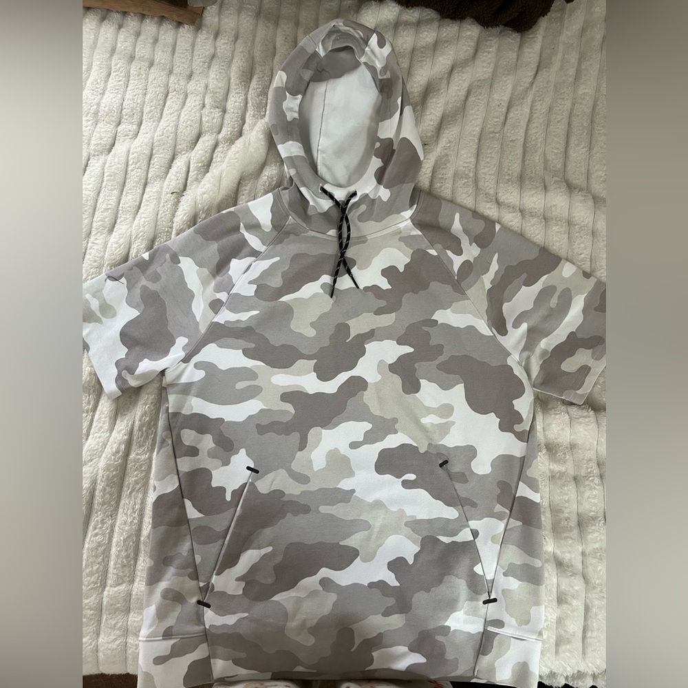 Old Navy Camouflage Short Sleeve Hoodie